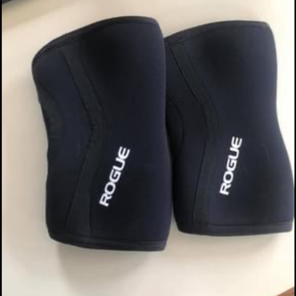 Rouge knee sleeve size small